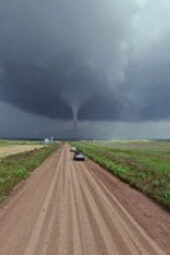 Nonton Film In the Eye of the Storm: Chasers Season 1 Episode 4 Terbaru